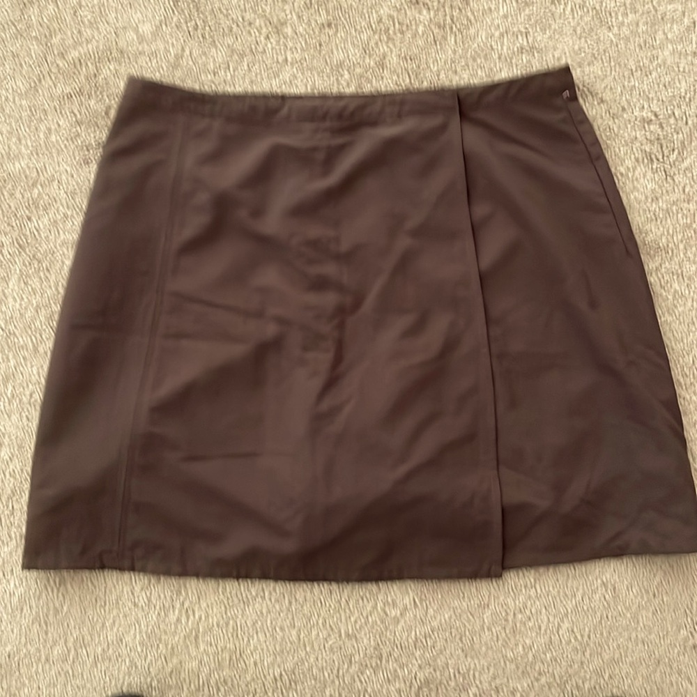 Royal Robbin’s dark brown skort size 10